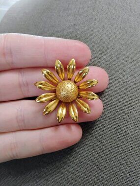 Sunflower brooch